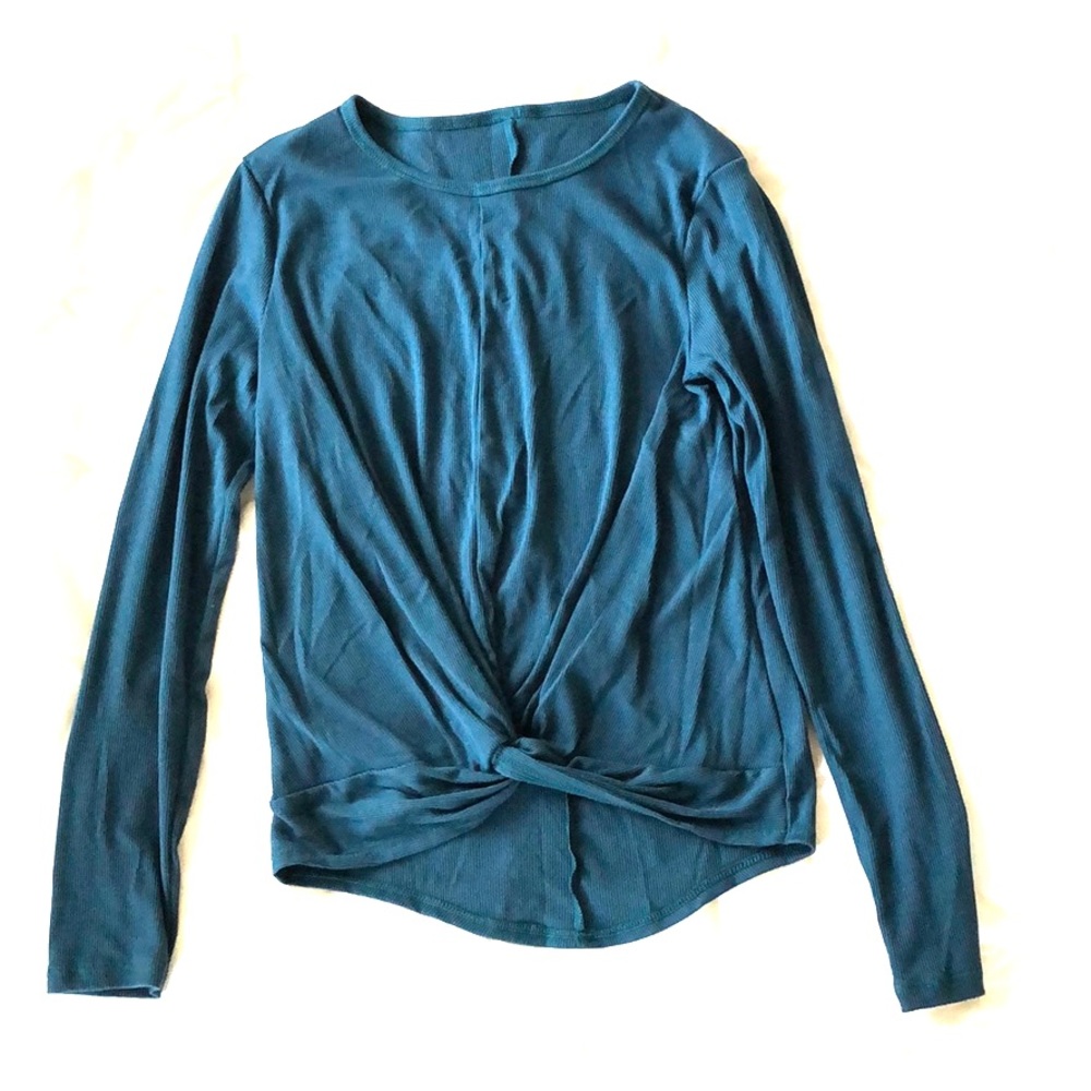 Twist front Long Sleeve Athletic Top